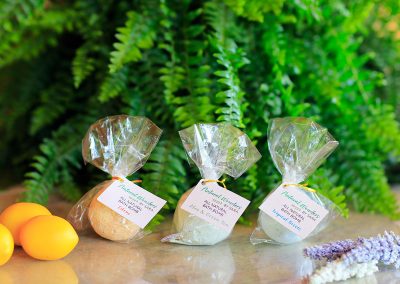 Natural Wonders by Sara - Bath Bombs
